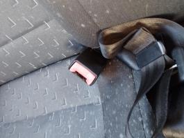 Attache ceinture arriere droit