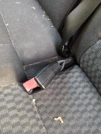 Attache ceinture arriere gauche