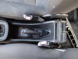 Attache ceinture avant droit