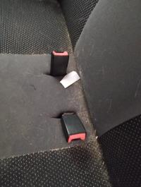 Attache ceinture arriere droit