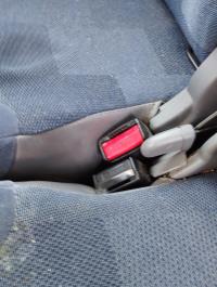 Attache ceinture arriere centrale