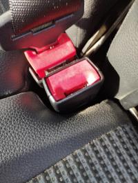 Attache ceinture arriere gauche