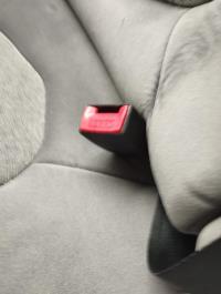 Attache ceinture arriere droit