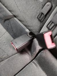 Attache ceinture arriere centrale