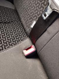 Attache ceinture arriere droit