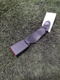 Attache ceinture arriere droit