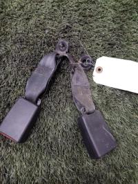 Attache ceinture arriere gauche
