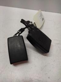 Attache ceinture arriere centrale