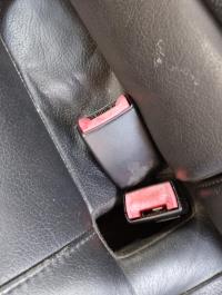Attache ceinture arriere centrale
