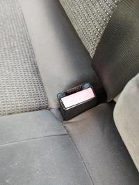 Attache ceinture arriere droit