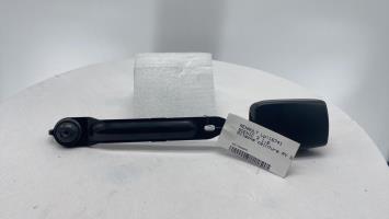 Attache ceinture avant gauche