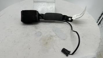 Attache ceinture avant droit