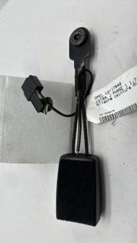 Attache ceinture avant gauche