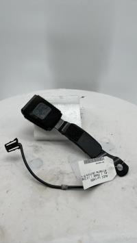 Attache ceinture avant gauche