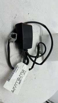 Attache ceinture avant gauche