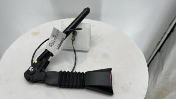 Attache ceinture avant droit