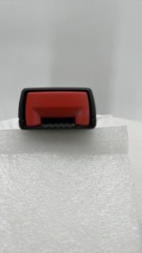 Attache ceinture avant gauche