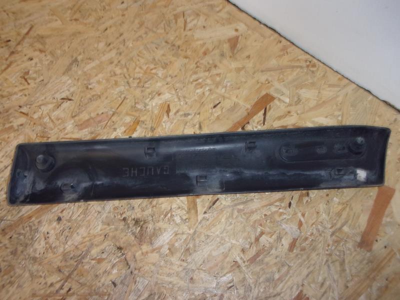 Baguette de porte avant gauche