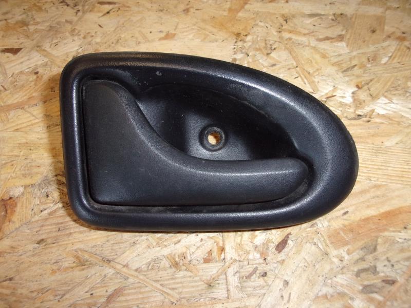 Poignee porte avant gauche
