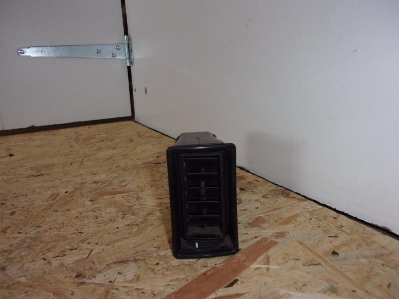 Aerateur tableau de bord avant droit