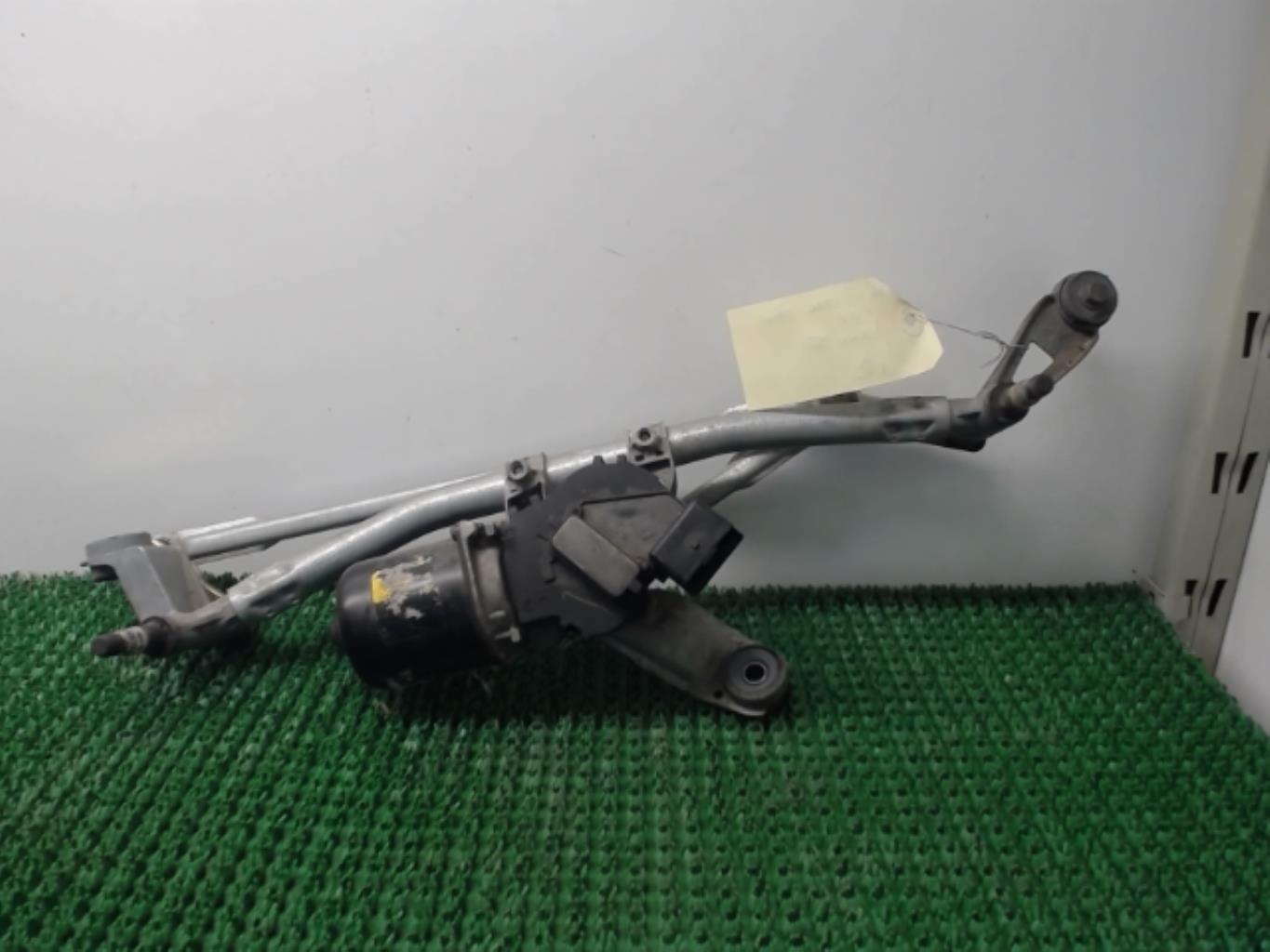 Moteur essuie glace avant