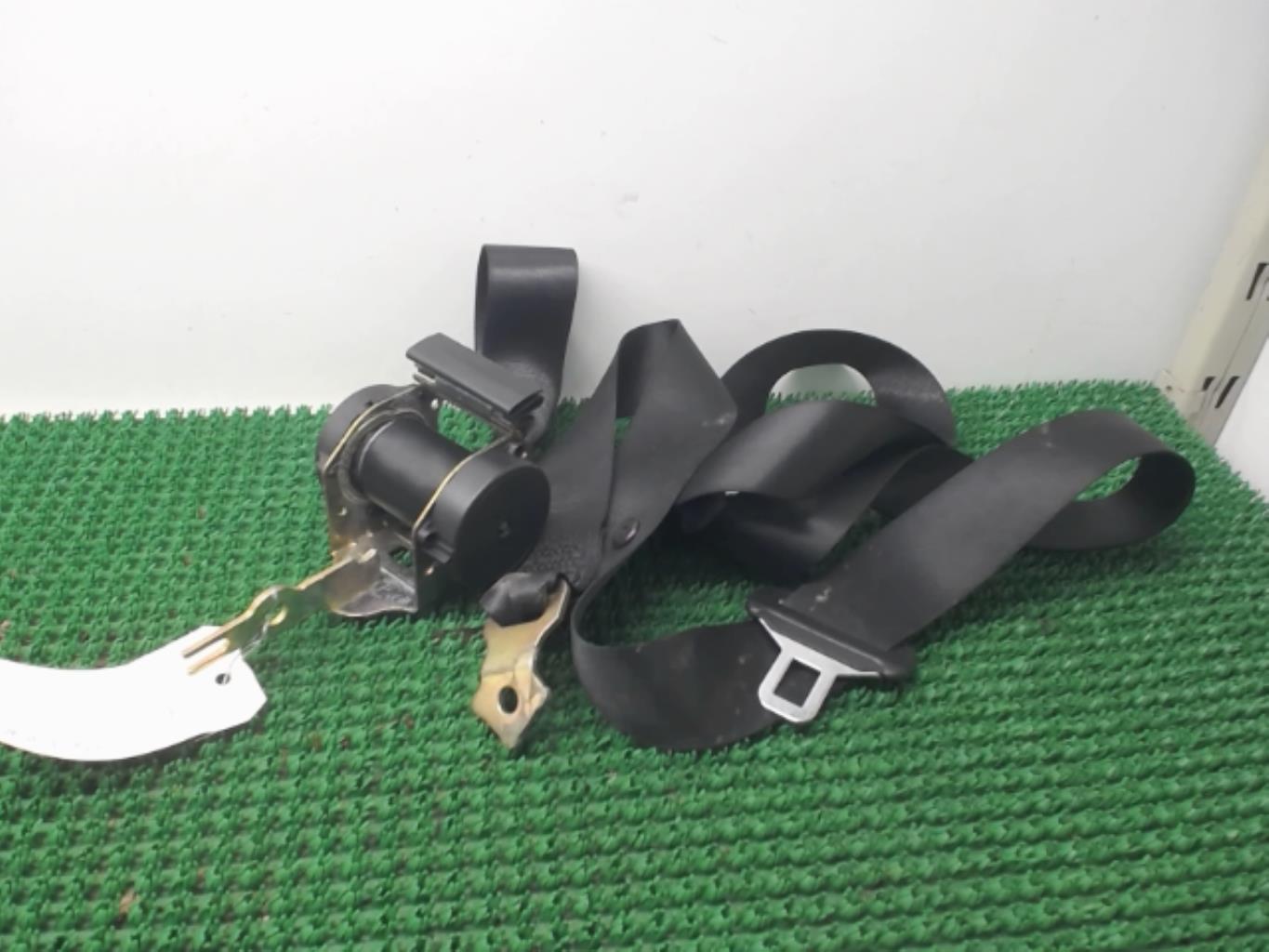 Attache ceinture arriere gauche