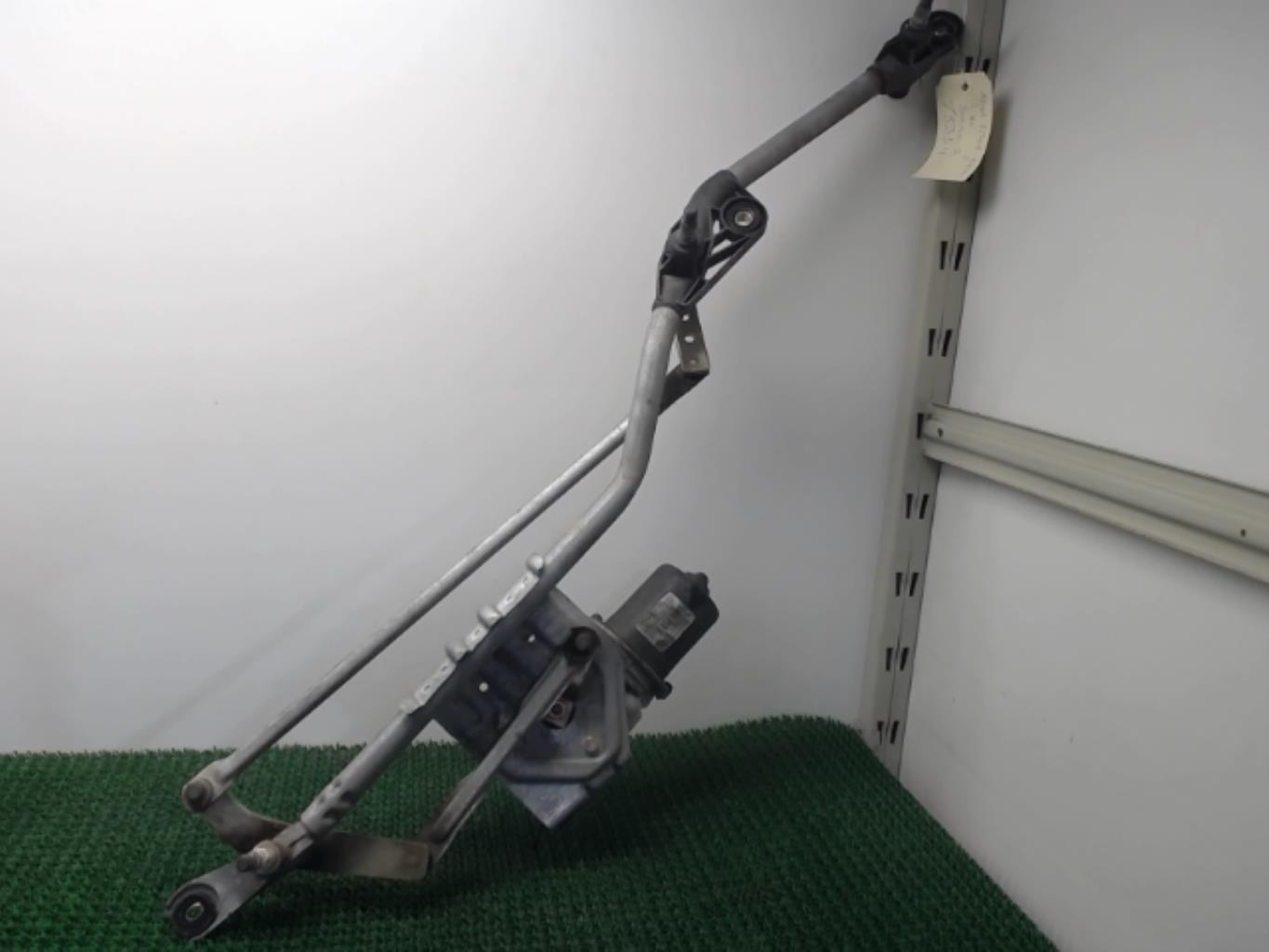 Moteur essuie glace avant