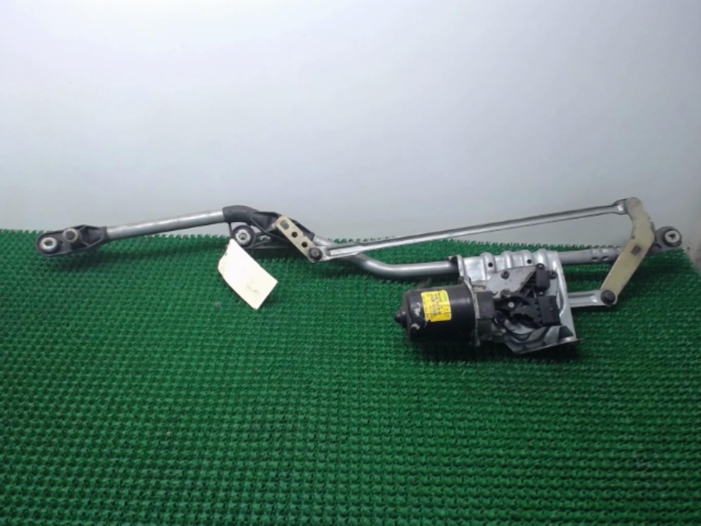 Moteur essuie glace avant
