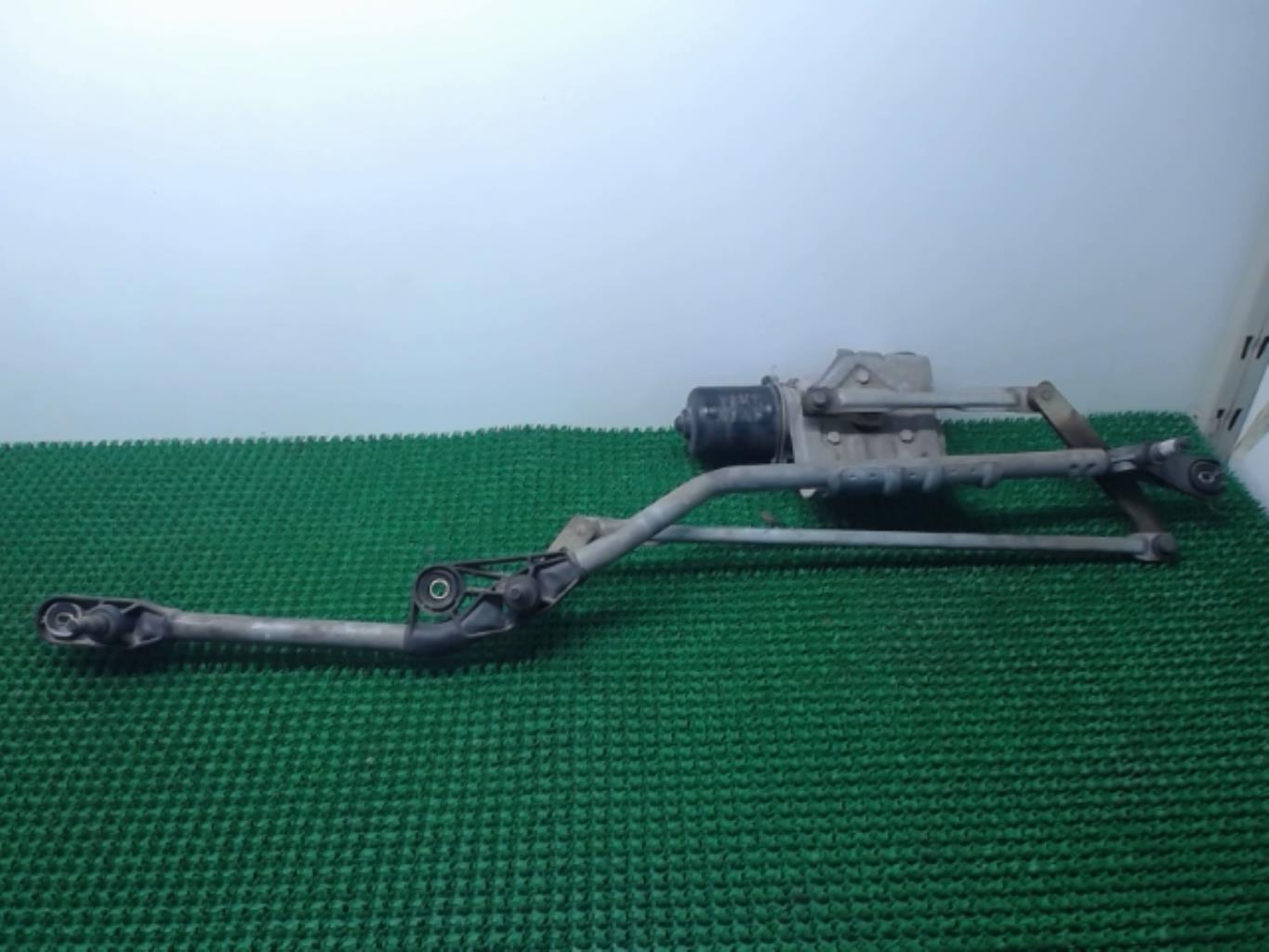 Moteur essuie glace avant