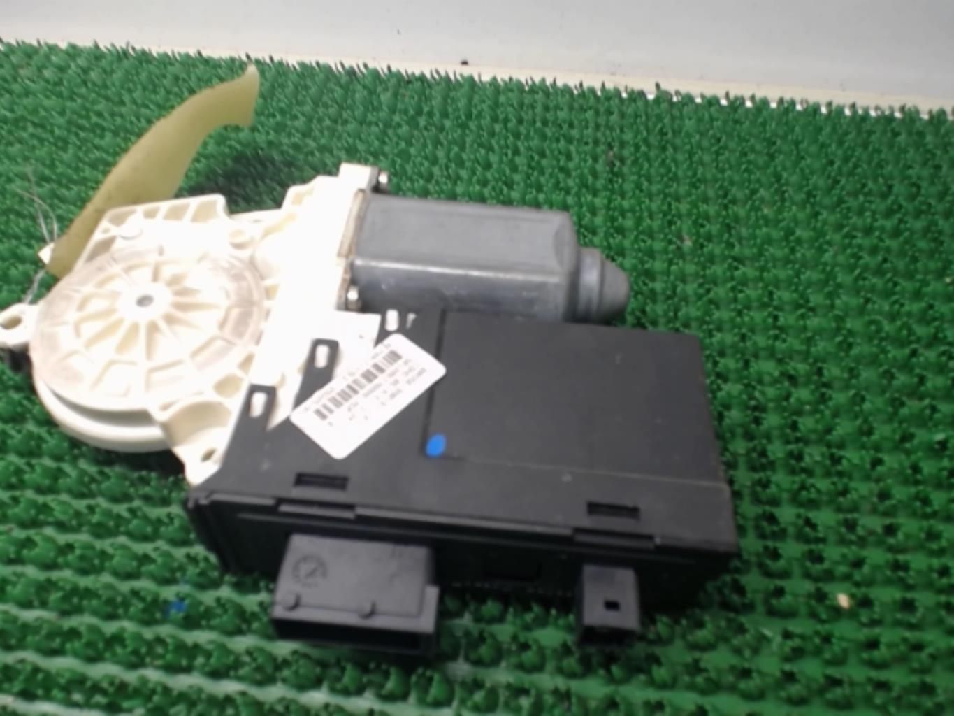 Moteur leve vitre avant gauche