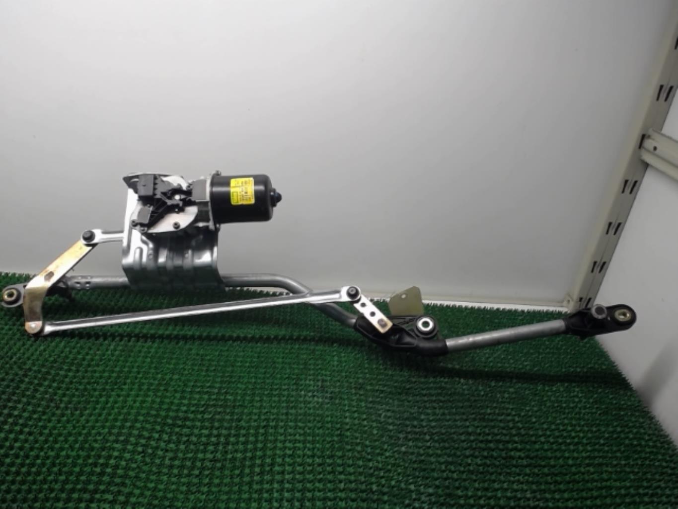Moteur essuie glace avant