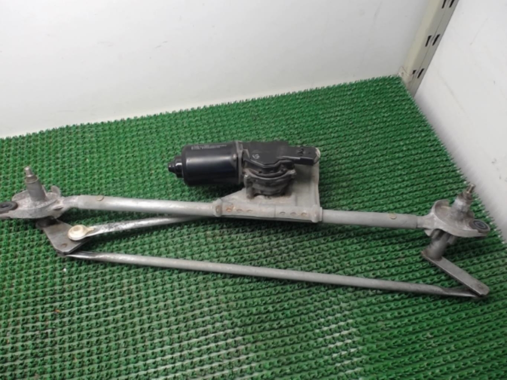 Moteur essuie glace avant