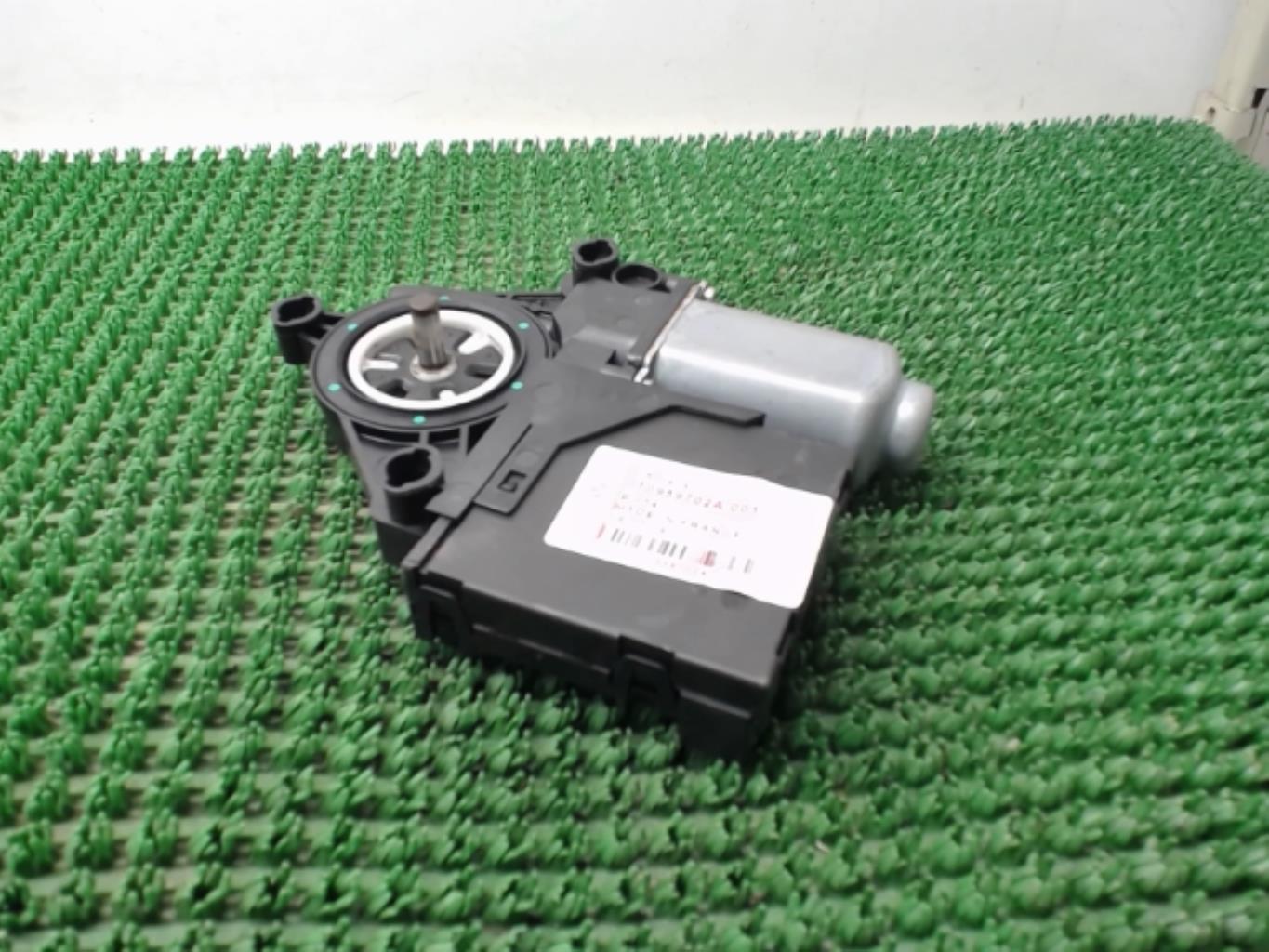 Moteur leve vitre avant droit