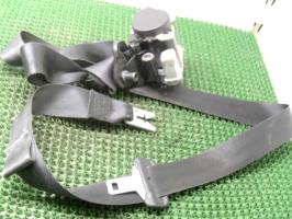Attache ceinture avant gauche