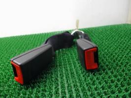 Attache ceinture arriere droit