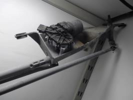 Moteur essuie glace avant