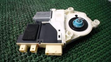 Moteur leve vitre avant droit