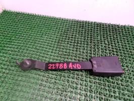 Attache ceinture avant droit