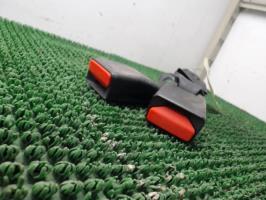 Attache ceinture centrale avant