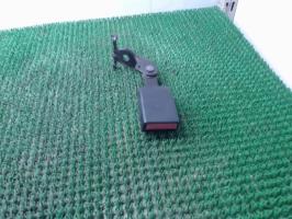 Attache ceinture arriere droit