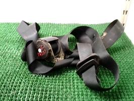 Attache ceinture avant gauche