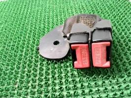 Attache ceinture arriere droit