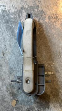 Poignee porte avant gauche