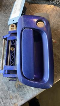 Poignee porte avant gauche