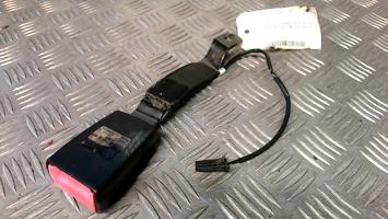 Attache ceinture avant gauche