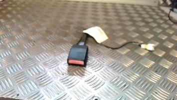 Attache ceinture avant gauche
