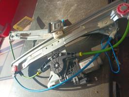 Leve vitre electrique avant droit