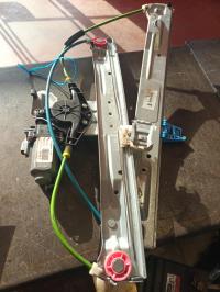 Leve vitre electrique avant gauche