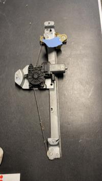 Leve vitre electrique avant droit