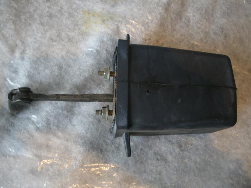 Tirant de porte avant droit